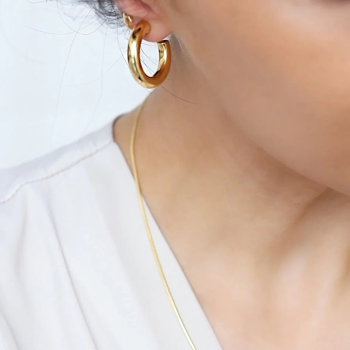 Lucinda Hoops