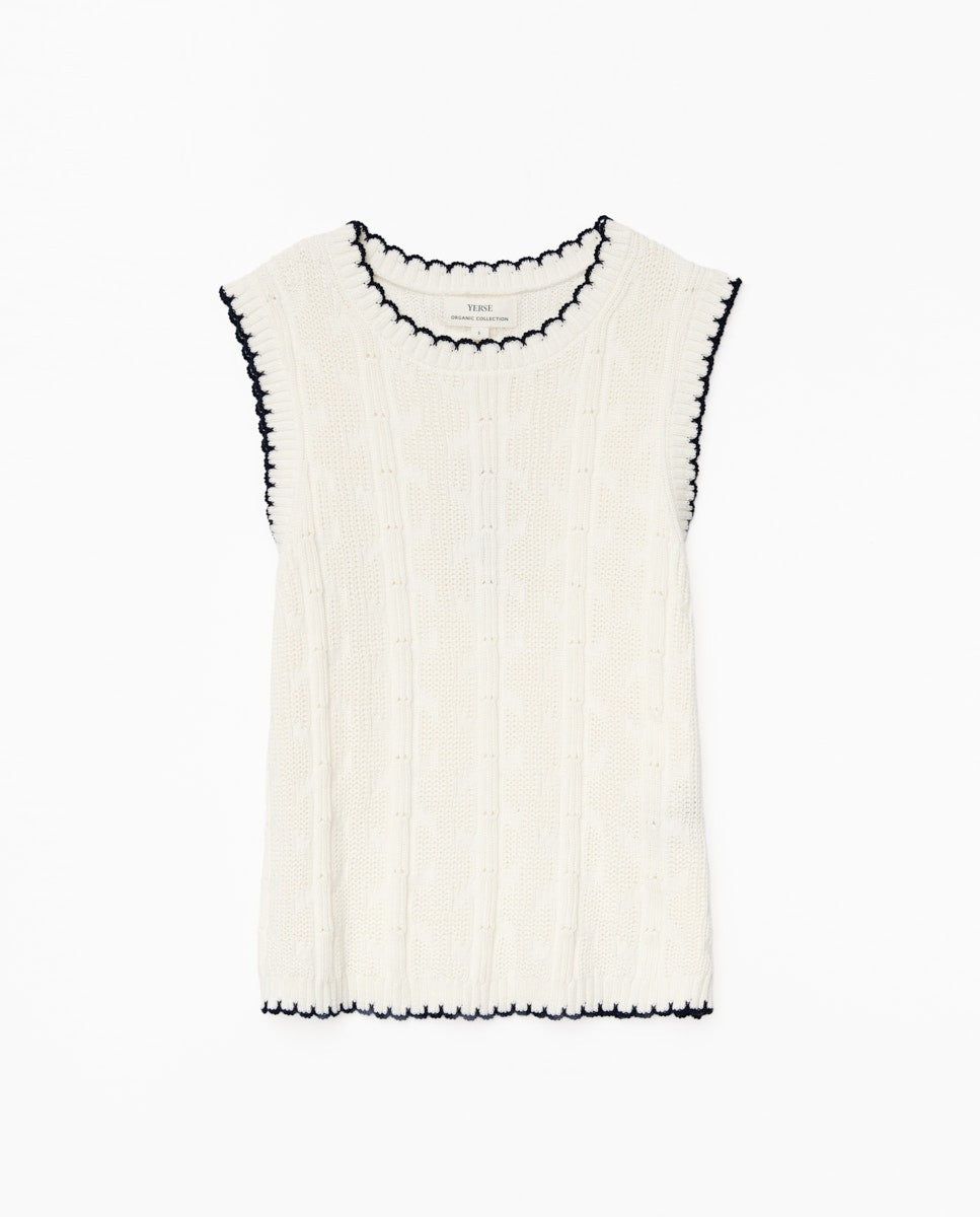 Off-white top with contrasting details 42542
