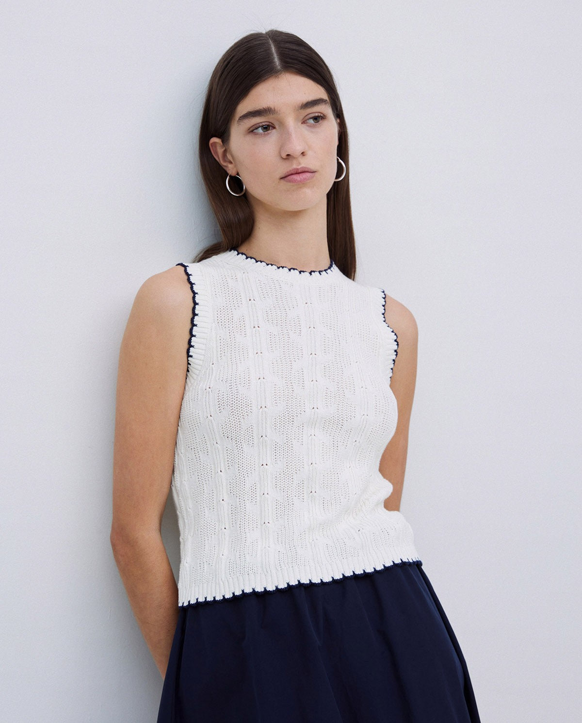 Off-white top with contrasting details 42542