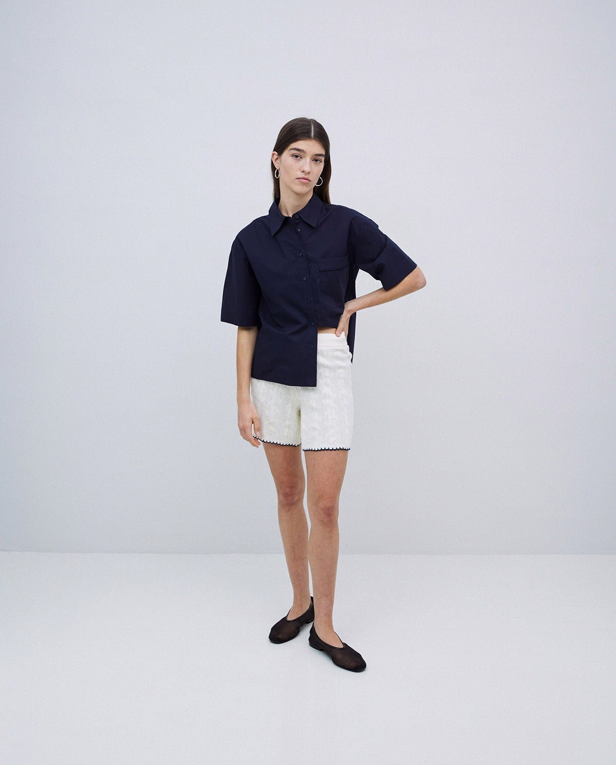 Off-white knit shorts with contrast 42544