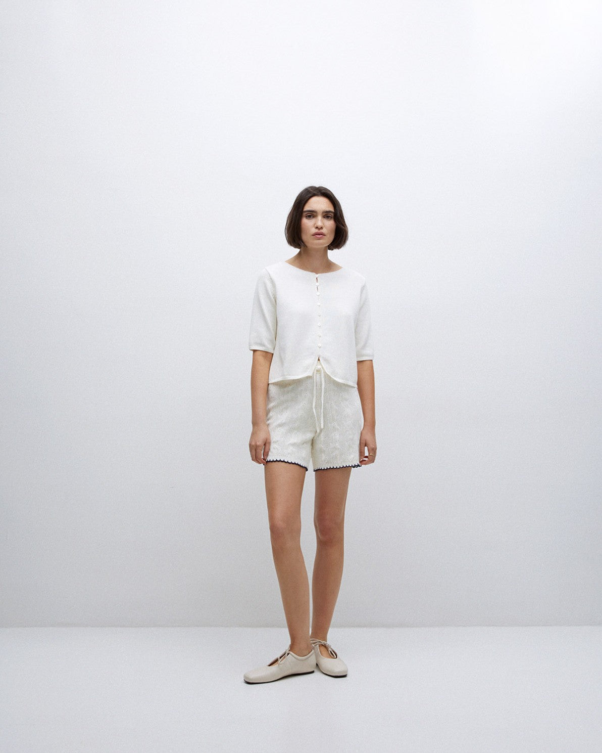 Off-white knit shorts with contrast 42544