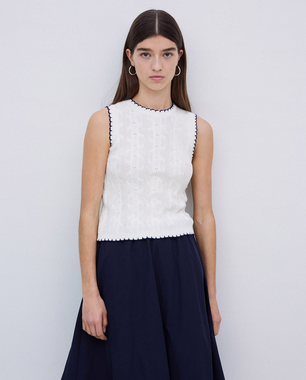 Off-white top with contrasting details 42542