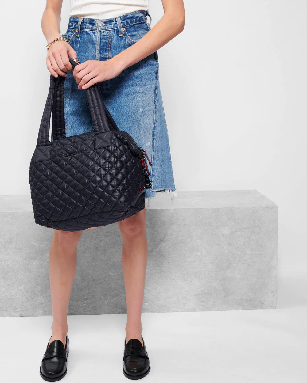 Medium Sutton Deluxe Bag - Black
