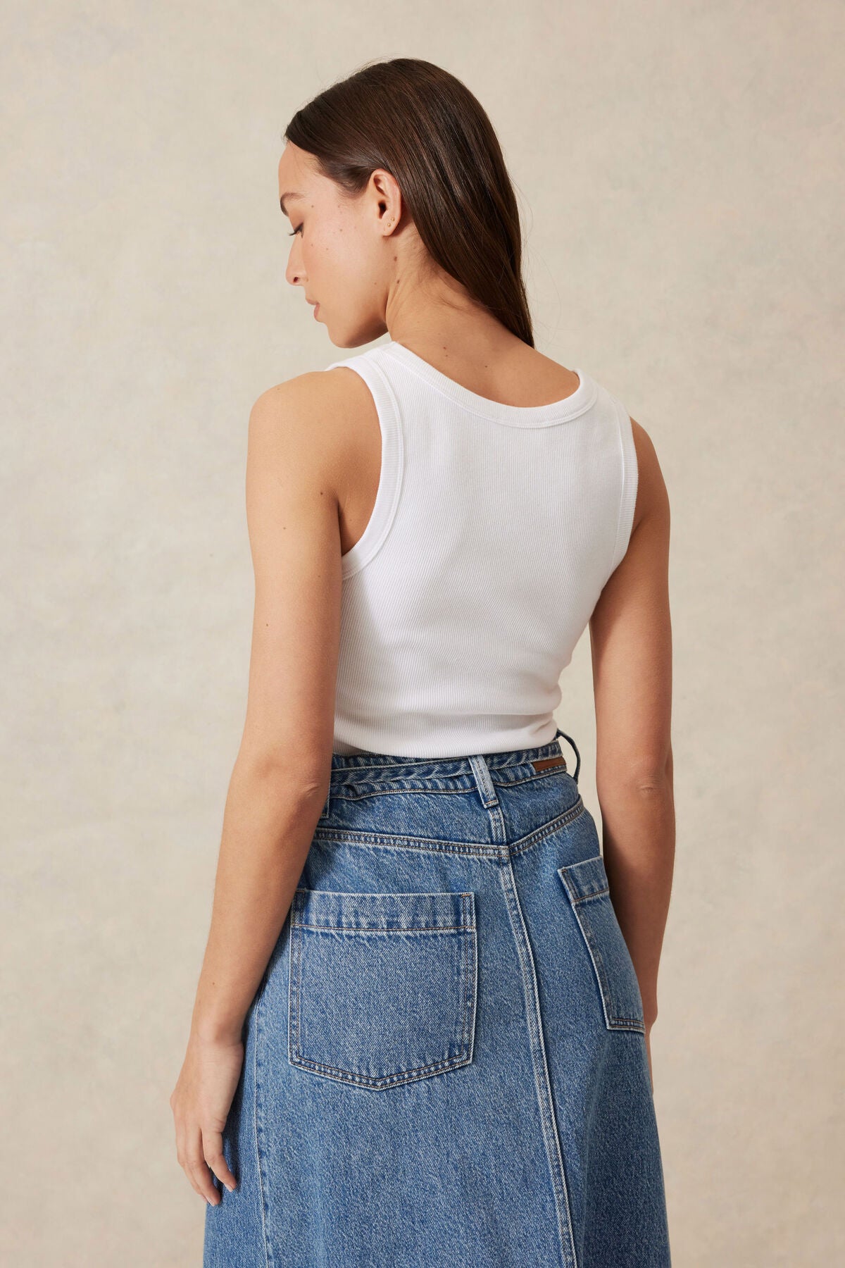 Contour Rib Scoop Tank - White